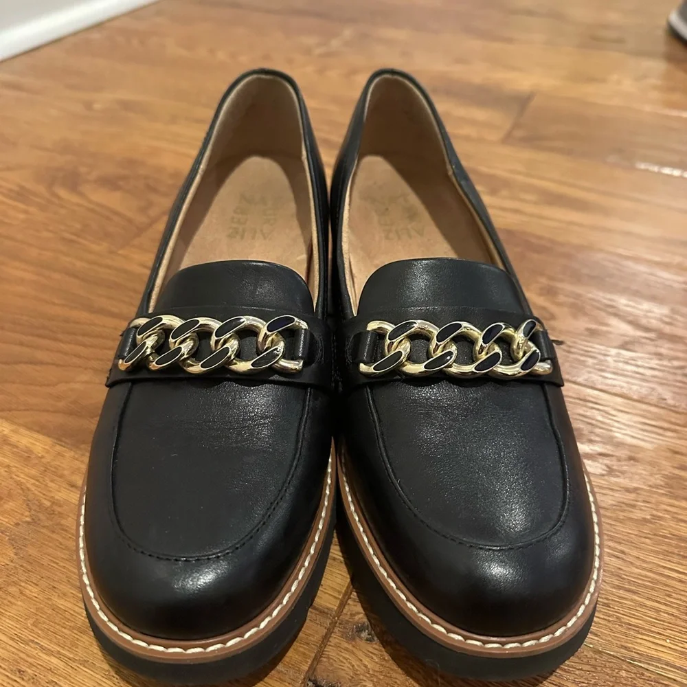 Naturalizer Black Chunky Heel Loafers with GOLD chain - Picture 3 of 6